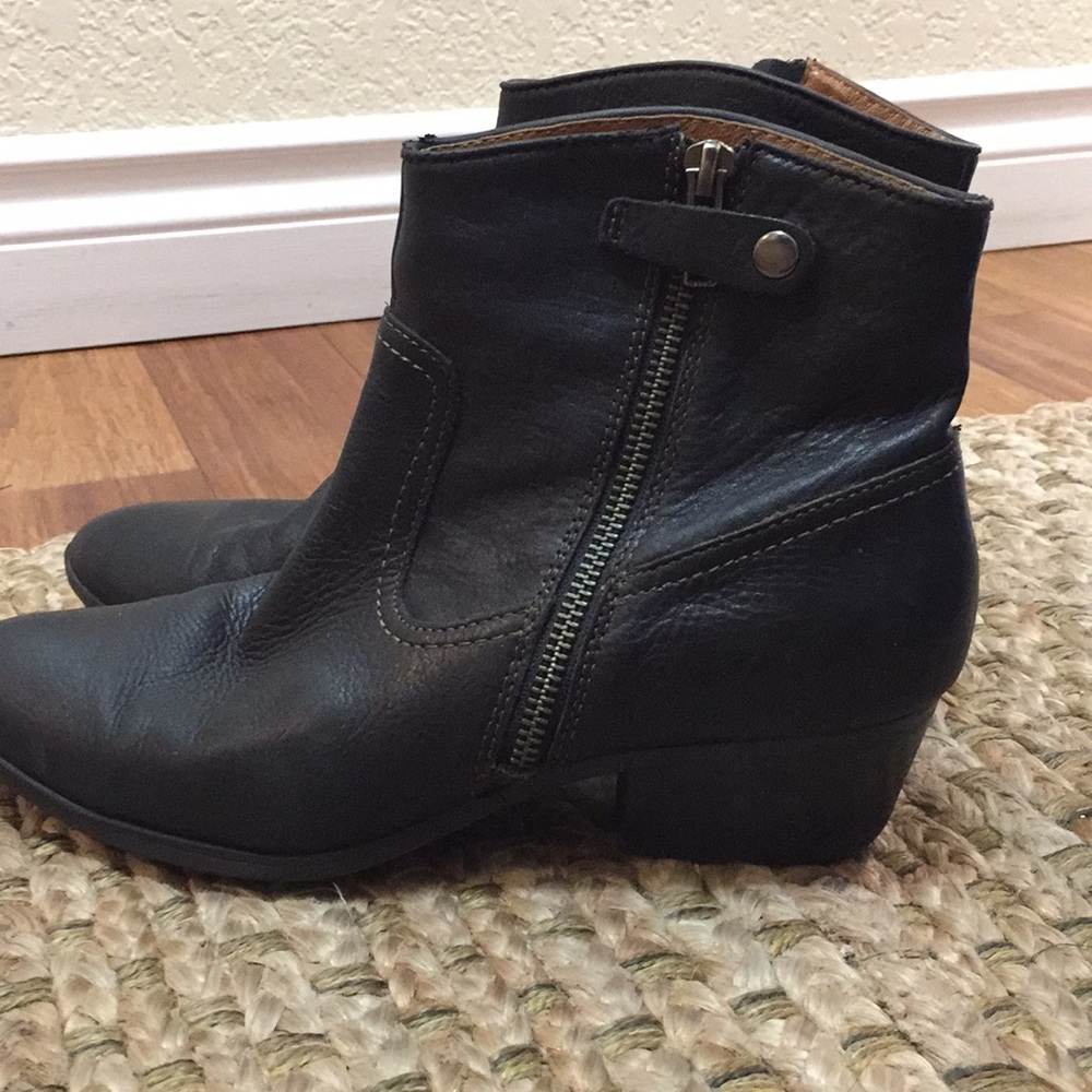 Sofft Black Leather Zip Up Boot sz 7.5